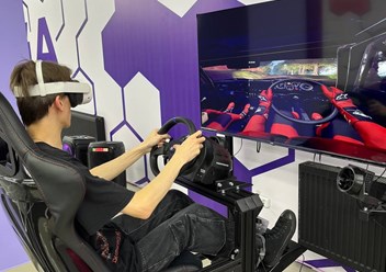 VR-Автосимулятор, прокатись на лучших авто по лучшим трассам мира в шлеме VR и без него.