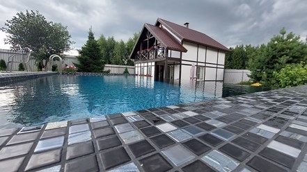 Инфинити бассейн в Подмосковье построенный компанией "Саммит Пулс"