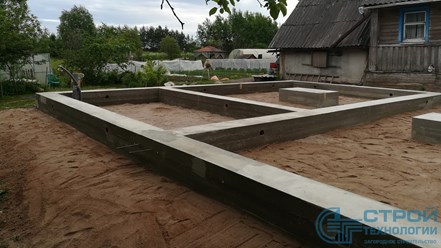 Заливка ленточного фундамента под дом в Новгородской области