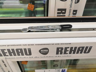 Компания "Амальтео-Пласт" Новороссийск. Пластиковые окна, роллеты, автоматические ворота.