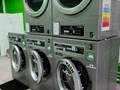 Стиральные и сушильные машины в прачечной самообслуживания СамПРАЧКА на Студеном пр 7А