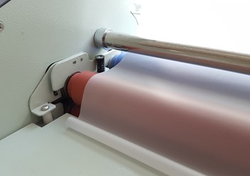 Ламинирование рулонное. Изготовление полиграфии с эффектом Софт Тач (Soft Touch)