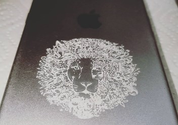 Лазерная гравировка на iPhone