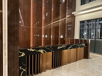 Столешница ресепшен из кварцевого агломерата Primax 786 Calacatta Back Gold