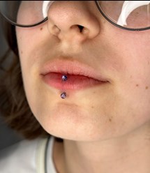 Пирсинг Вертикальный Лабрет в Калининграде