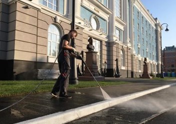 Мойка тротуаров