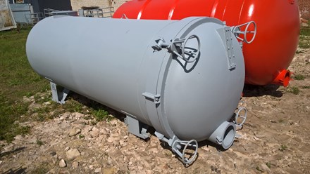 Цистерны вакуумные с открывающимся дном.