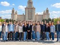 Группа школьников на Профориентационной экскурсии в МГУ, на Воробьевых горах.