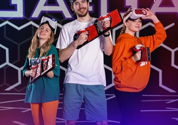 Игры на арене свободного перемещения, без проводов и ограничений.