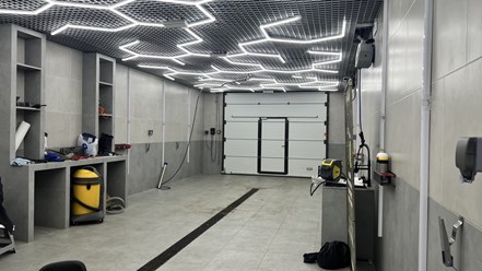 Оклейка машин в СПб, детейлинг стулия в Охта Парк