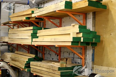 В своих изделиях мы используем отечественную и импортную древесину, отвечающую высоким стандартам качества.