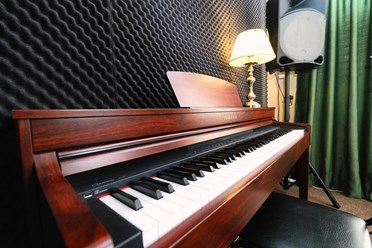 Школа музыки Анны Суворовой «ASNOVA» работает для всех тех, кто хочет стать музыкантом, вне зависимости от возраста и уровня подготовки.