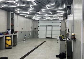 Оклейка машин в СПб, детейлинг стулия в Охта Парк