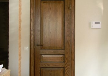 Межкомнатная дверь. Массив американского дуба. 100 % массив.