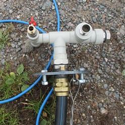 Монтаж герметичного оголовка на скважину с водой