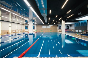 Бассейн в фитнес-клубе