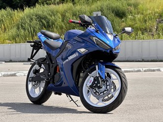 Строгость в стиле Yamaha R3 Elektro