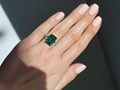 Крупное кольцо с белыми и зеленым фианитами &quot;Драгоценный подарок&quot;  бижутерия элоиза. Бренд - eloiza jewelry. Сайт - eloiza.net