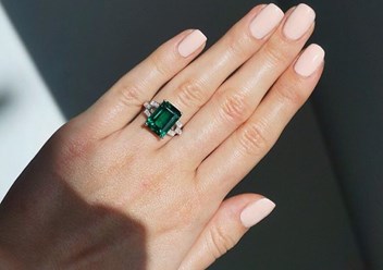 Крупное кольцо с белыми и зеленым фианитами &quot;Драгоценный подарок&quot;  бижутерия элоиза. Бренд - eloiza jewelry. Сайт - eloiza.net