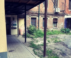 Подход к входу в здание