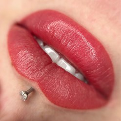 напыление губ перманентный макияж губ