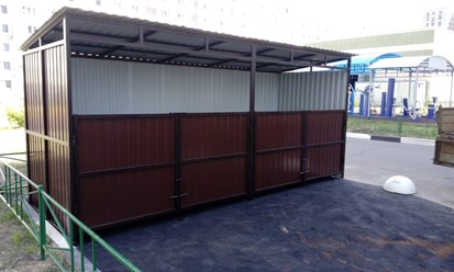 Контейнерная площадка ТБО с низкими воротами на 4 контейнера