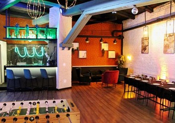 Уютный лофт со сценой и барной стойкой в Санкт-Петербурге от 1500 рублей в час