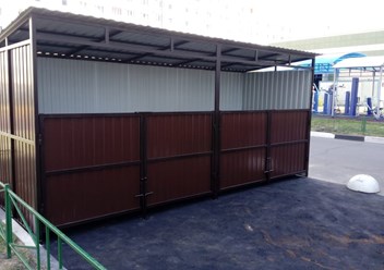 Контейнерная площадка ТБО с низкими воротами на 4 контейнера