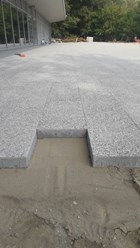 Укладка гранитного камня