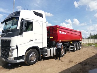 Самосвальный полуприцеп wielton уезжает к клиенту СГМ-ГРУПП (SGMTRUCKS.RU)