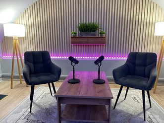 🎤Студия записи подкастов - "Подкаст.Москва" центр Москва
💬Забронировать студию: +7(926)099-99-27 (Telegram, WhatsApp)
📝Сайт: https://подкаст.москва