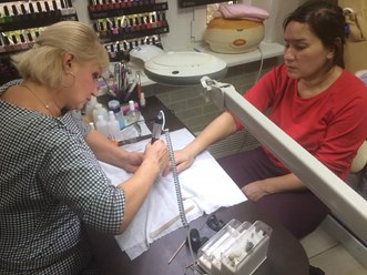 Обучение аппаратному маникюру на курсах: маникюра, педикюра и наращивания ногтей в учебном центре Asta-La-vista.