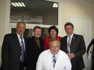 Открытие первого отделения диализа в г.Ангарске (Кравченко В.Д. - Титова Л.Я. - Сасина М.С.-Басманов Б.Г. - Маханёк Д.Н.)