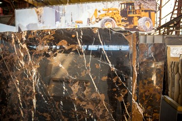 Мрамор Black and Gold  и еще более 500 видов натурального камня ждут Вас на складе MagmaStones.