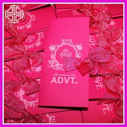 Корпоративная открытка АДВТ из розово-малиновой бумаги со вставкой из кальки.
Украшение - бант из тонкого материала с серебряными вставками-прожилками.