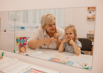 Занятие с логопедом