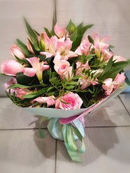 #розовые розы #альстромерии