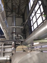 Теплоизоляция трубопровода и емкости с покрытием поверхности листовыми материалами из оцинкованной и нержавеющей стали.