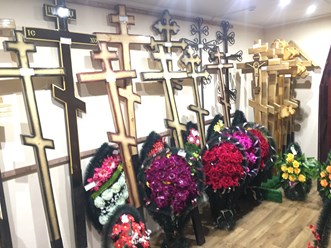 Большой выбор крестов на могилу