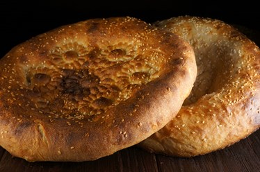 Лепешка 
1 шт.

Лепешка в тандыре – среднеазиатское блюдо, но любят его люди всех национальностей, ведь этот хлеб получается мягким, пышным и вкусным.  40 рублей