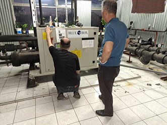 Замена масла https://chiller-servis.ru/zamena-masla-v-chillerah 6000 руб за услугу. Замена масла в чиллере в Москве и Московской области.