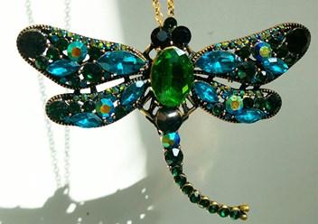 Брошь с кристаллами зеленая &quot;Стрекоза&quot; бижутерия элоиза. Бренд - eloiza jewelry. Сайт - eloiza.net