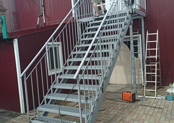 Пожарная эвакуационная лестница П2 и лестница третьего типа, Красноярск