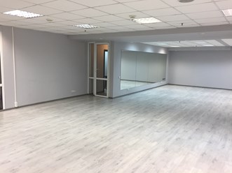 Красивый светлый зал площадью 200 кв метров, а через неделю открывается еще один-100 квадратных метров!