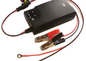 Автоматическое зарядное устройство BL1204M для АКБ, 12В, импульсное, 1,2-120 Ач, с доп.кабелем для постоянной установки на транспортном средстве.