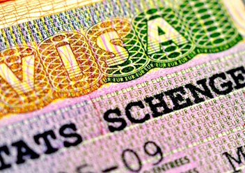 Мы оказываем квалифицированную помощь в подготовке полного пакета документов для самостоятельного оформления шенгенской визы.