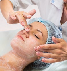 Курс косметолог  не требует мед. образ.
30 часов теории и 100 - практики.
- занятия по 4 часа в день
- предоставляем все материалы и инструменты
- практика на профессиональных мат-х: «Альпика»