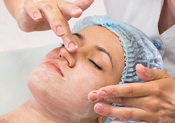 Курс косметолог  не требует мед. образ.
30 часов теории и 100 - практики.
- занятия по 4 часа в день
- предоставляем все материалы и инструменты
- практика на профессиональных мат-х: «Альпика»