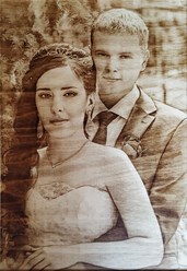 Подарок на деревянную свадьбу. Выжженный портрет на дереве по фото на заказ.
