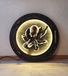 Панно с подсветкой с тиле стимпанк/лофт. Материал фигуры: гипс; рама: дерево. Художественное окрашивание с имитацией старого железа.